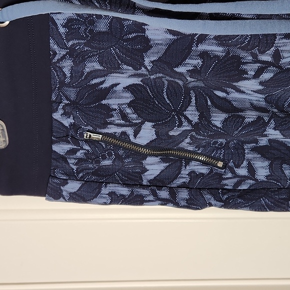 Athleta Trekkie North Jogger in Ethereal Bloom Cottage Blue Size 6 - Picture 4 of 14